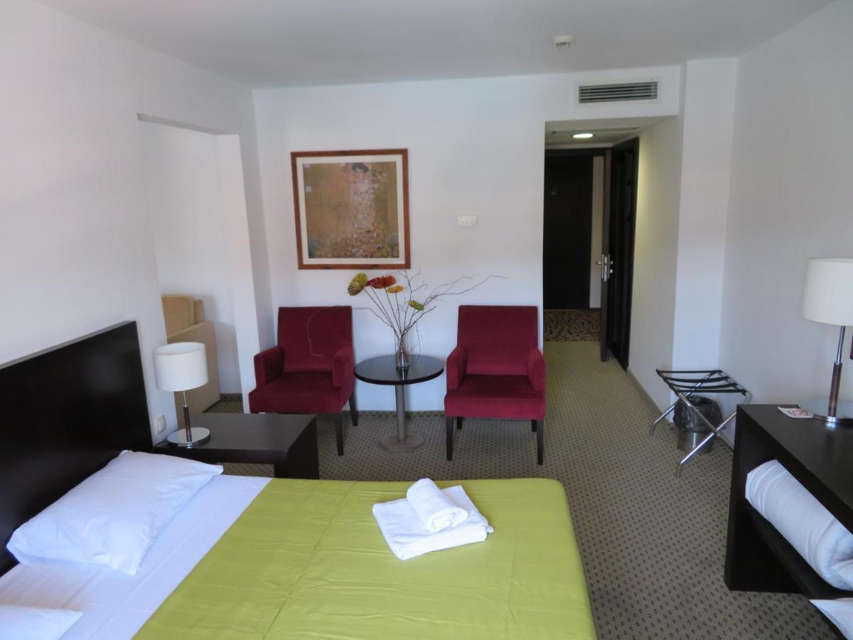 Hotel International Rab Town Extérieur photo