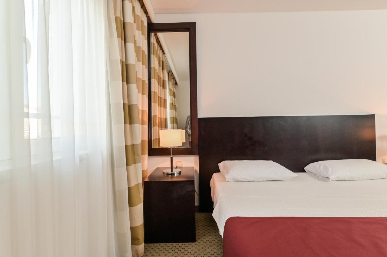 Hotel International Rab Town Extérieur photo