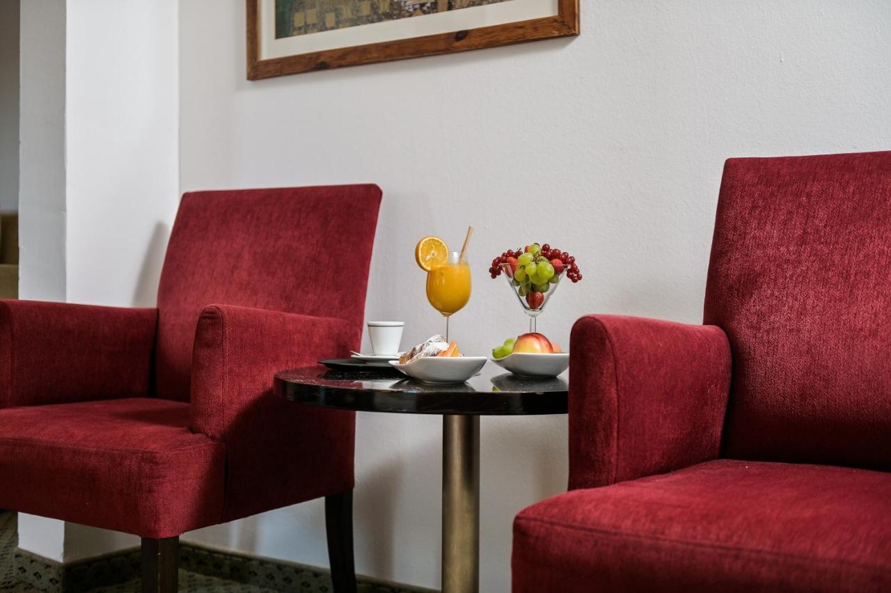 Hotel International Rab Town Extérieur photo