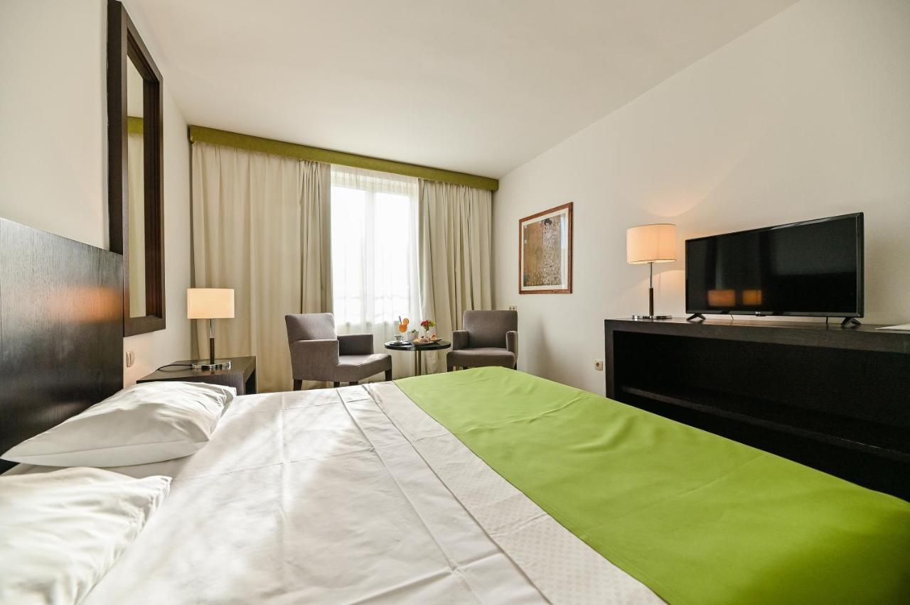 Hotel International Rab Town Extérieur photo