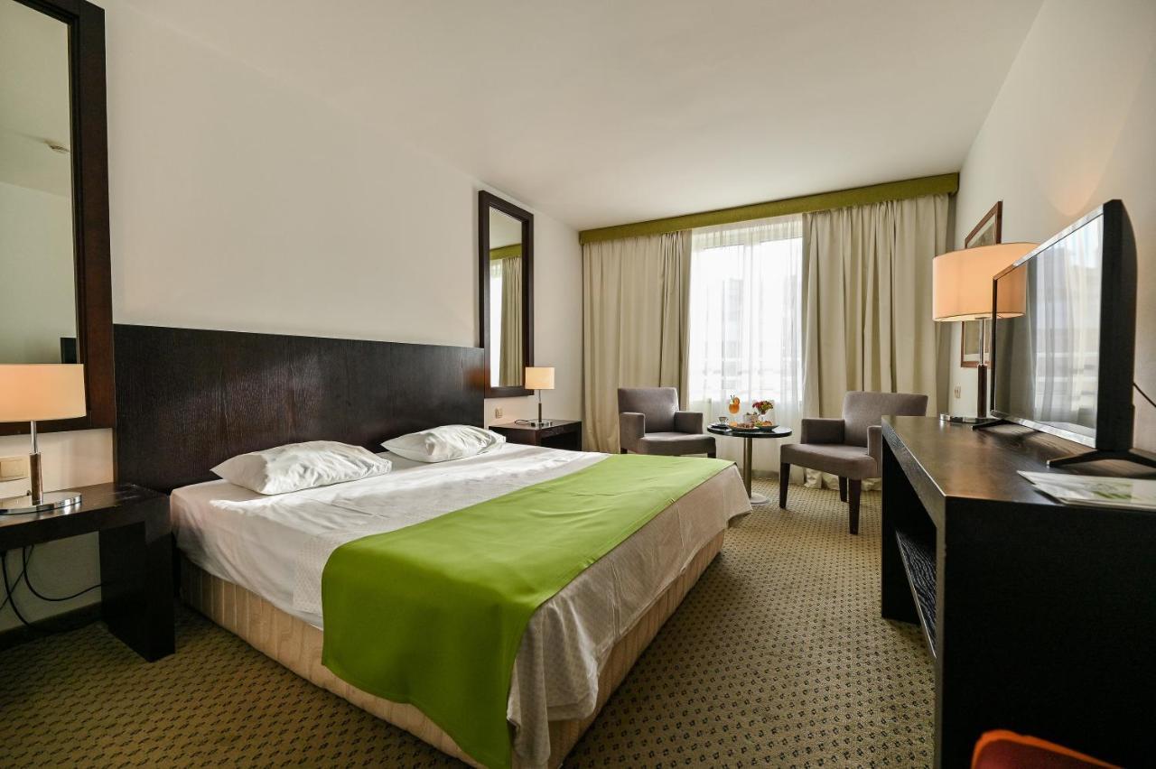 Hotel International Rab Town Extérieur photo