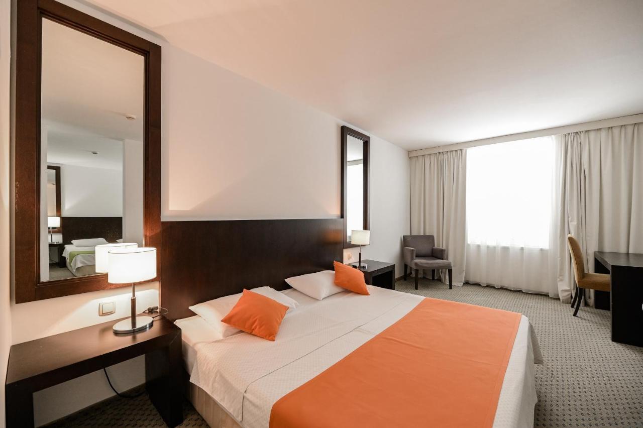 Hotel International Rab Town Extérieur photo