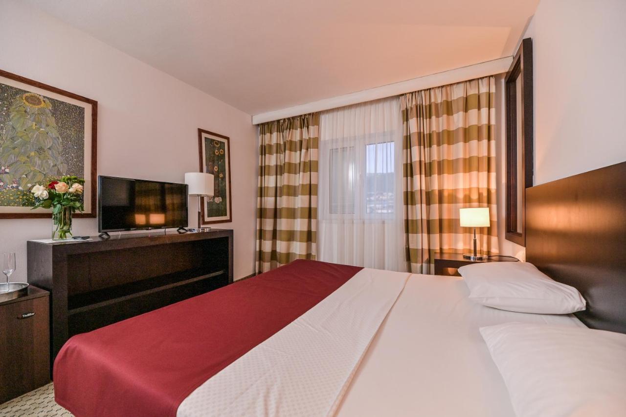 Hotel International Rab Town Extérieur photo