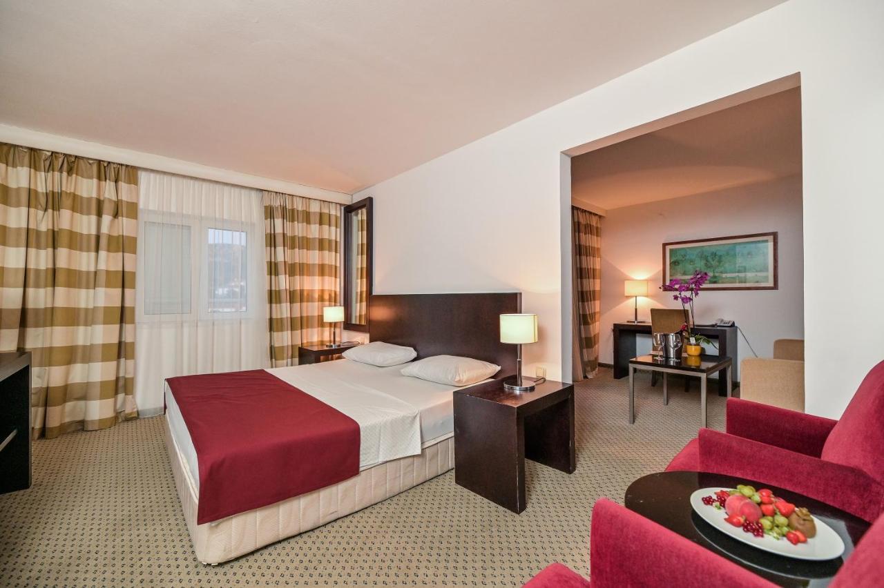 Hotel International Rab Town Extérieur photo
